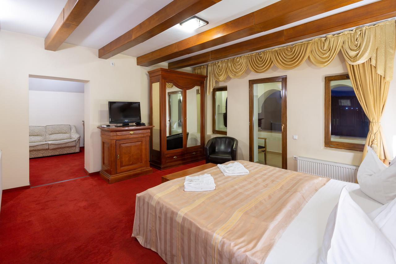 מלון Târgu Jiu Casa Danielescu מראה חיצוני תמונה